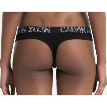 Calvin Klein kalhotky tanga thong černé QD3636